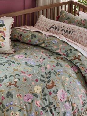 Pottery Barn Kids “Storybook Friends” Duvet cover full/queen